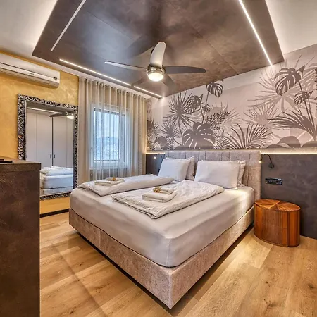 - Attico Porto -lakefront Rooftop Terrace شقة