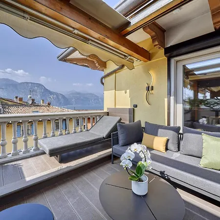 - Attico Porto -lakefront Rooftop Terrace شقة *